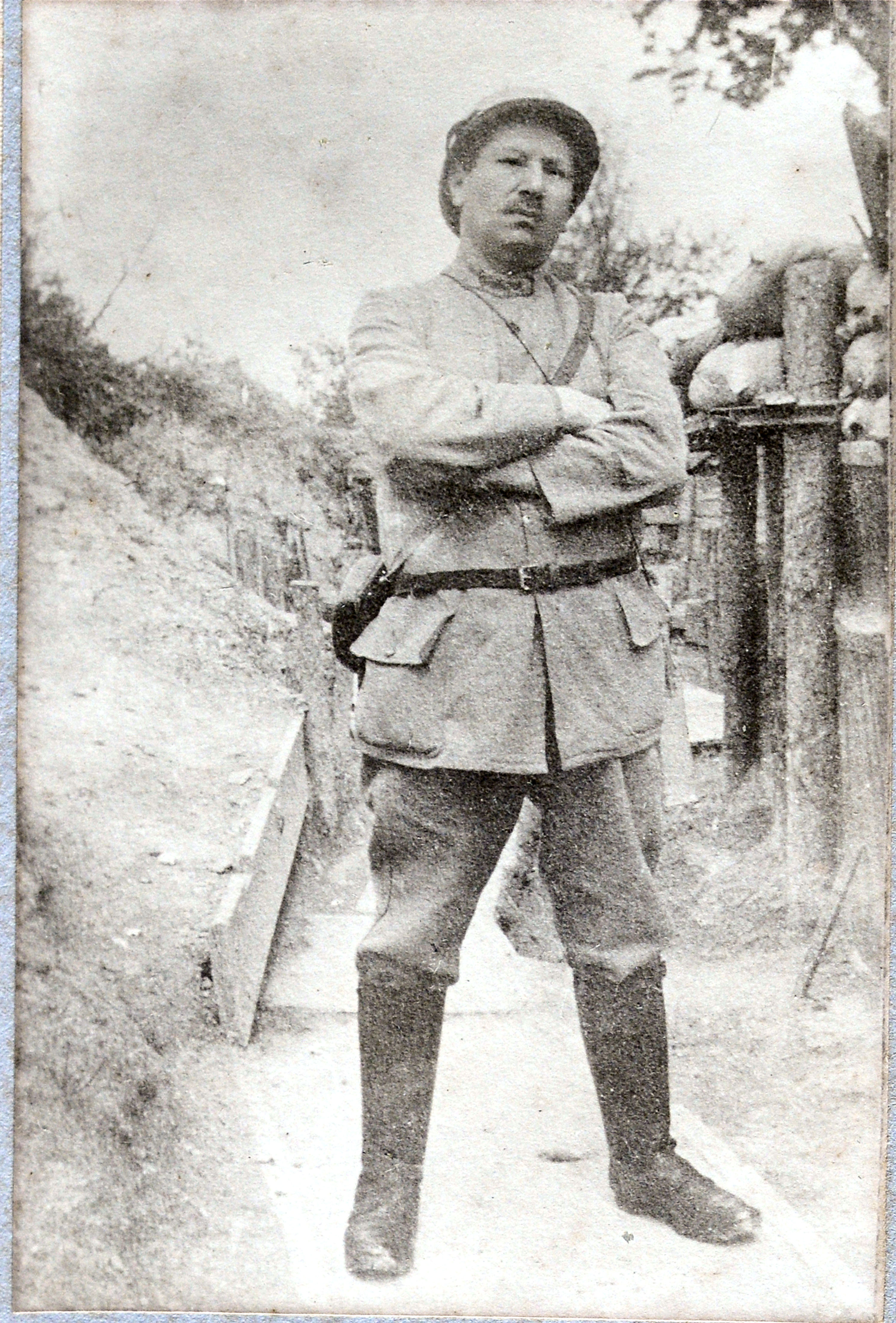 20130708 Almelo - repro's foto's van Almeloer Jules Hedeman. o.a. als soldaat staand met geweer aan de voet. Hedeman sneuvelde voor Verdun in 1916. Editie AL Spectrum TT20130708 foto Toma Tudor